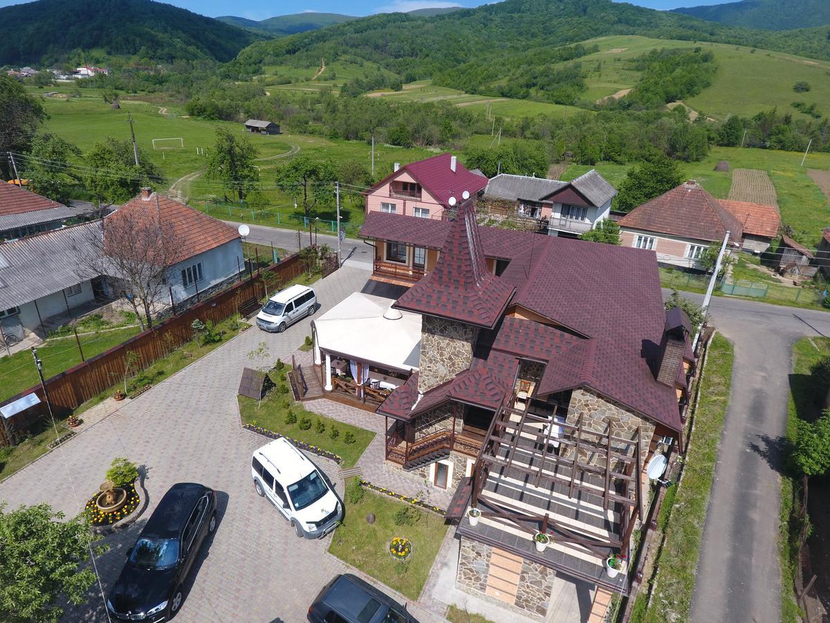 Minihotel Zolotoe Runo Ploskoye Buitenkant foto